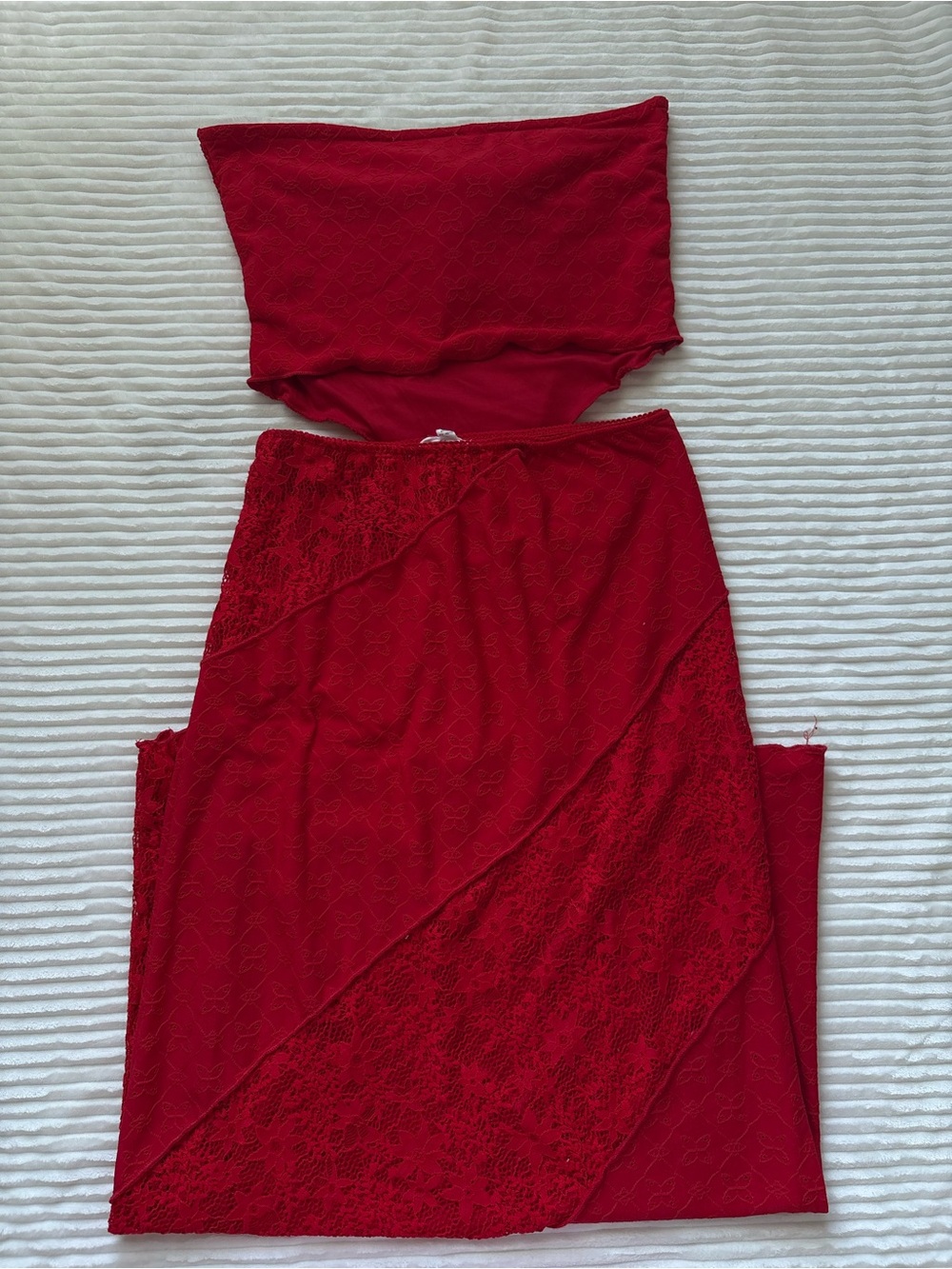 Red Set - Picture 2 of 3